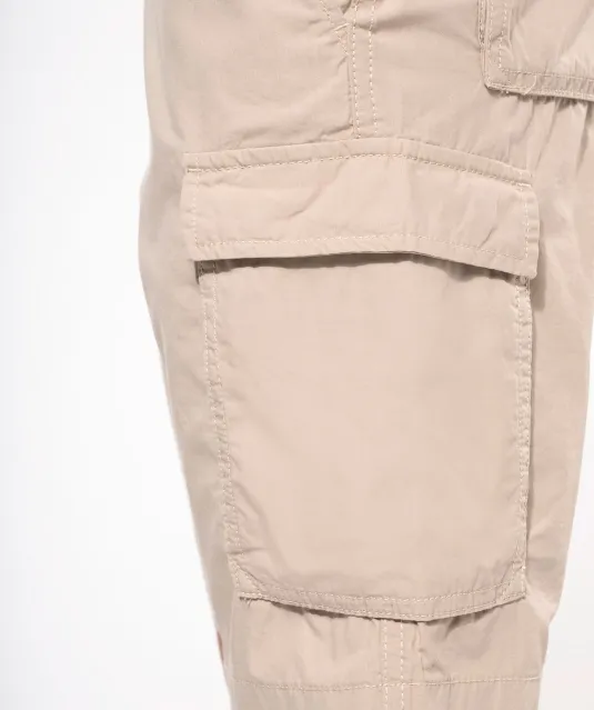 K756 - Lichte damesbermuda met diverse zakken Beige