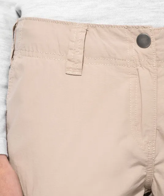 K756 - Lichte damesbermuda met diverse zakken Beige
