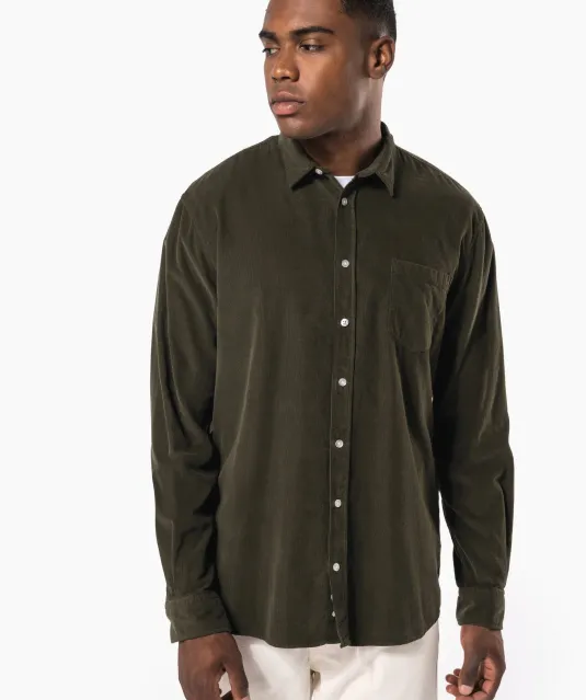 K599 - Heren overhemd met lange mouwen in ribfluweel Washed Brandy