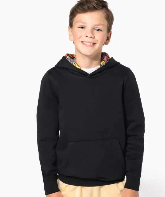 K4014 - Sweater met contrasterende capuchon met motief Black / Skate Graffiti
