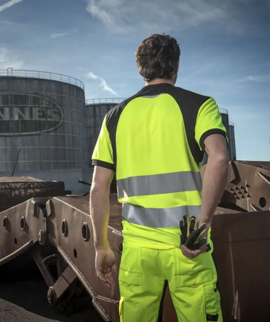 6513 SIGNALISATIEBROEK MET KNIEZAKKEN EN SPIJKERZAKKEN EN ISO 20471 KLASSE 2 Geel